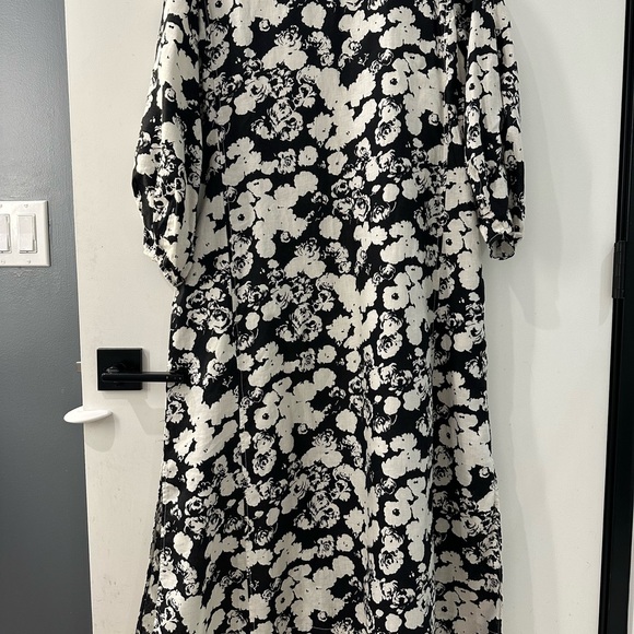 Everlane Dresses & Skirts - Everlane Linen A-Line Midi Floral Dress with side pockets - Size 4